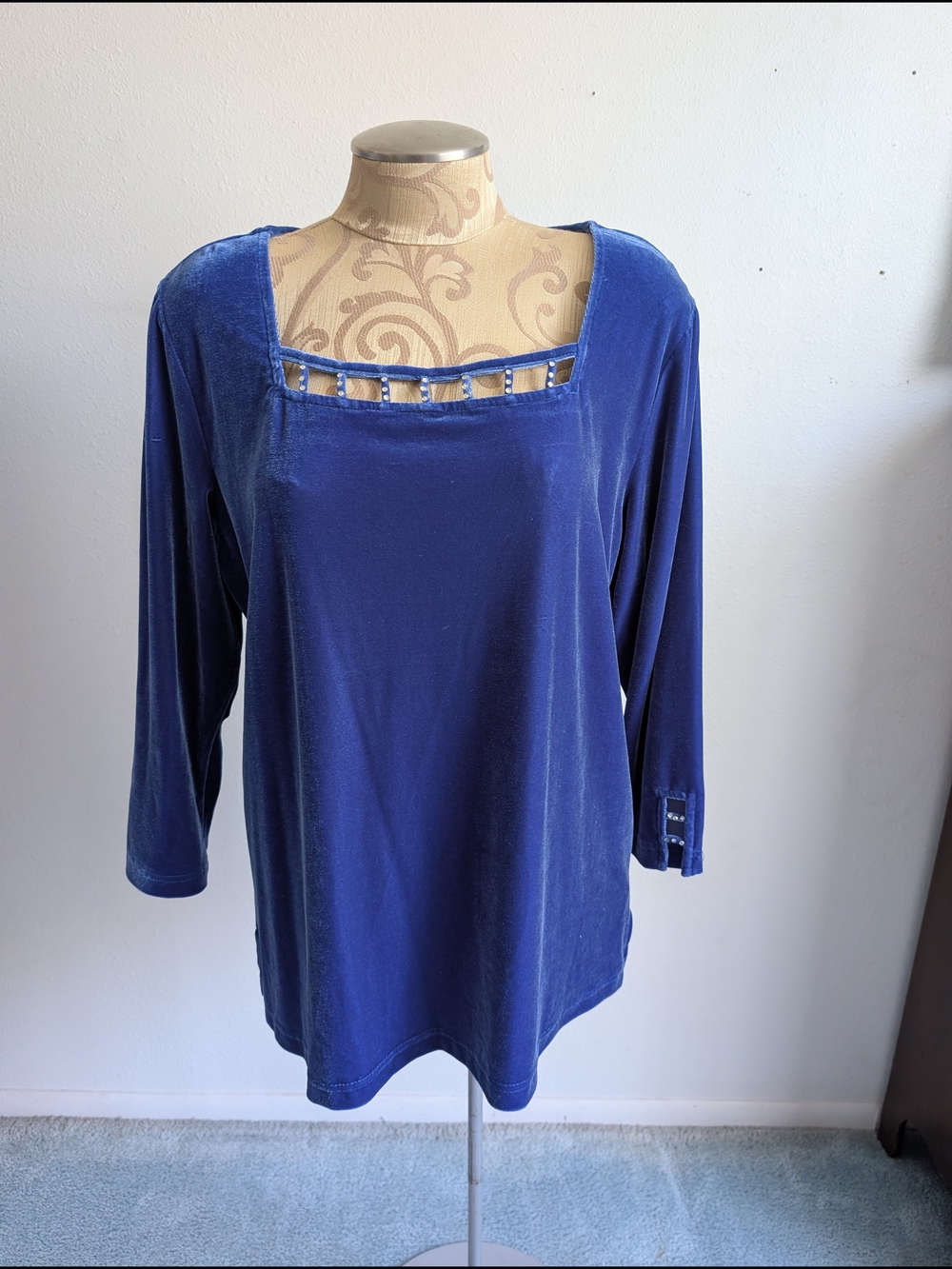 Quacker FactoryWomen's Velvet Long-Sleeve Top with Square Cutout Neckline - Blue